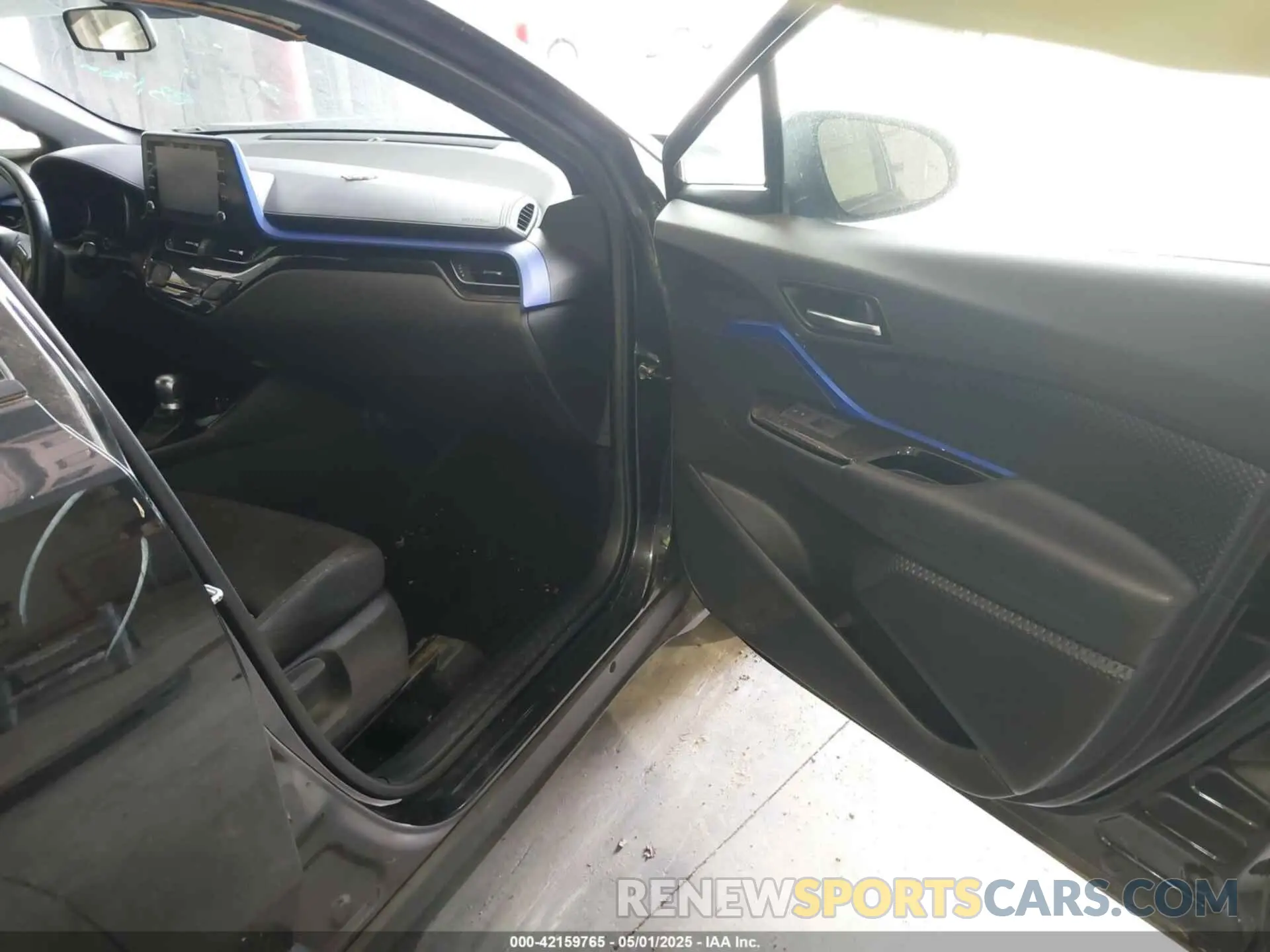 5 Photograph of a damaged car JTNKHMBX1L1077957 TOYOTA C-HR 2020