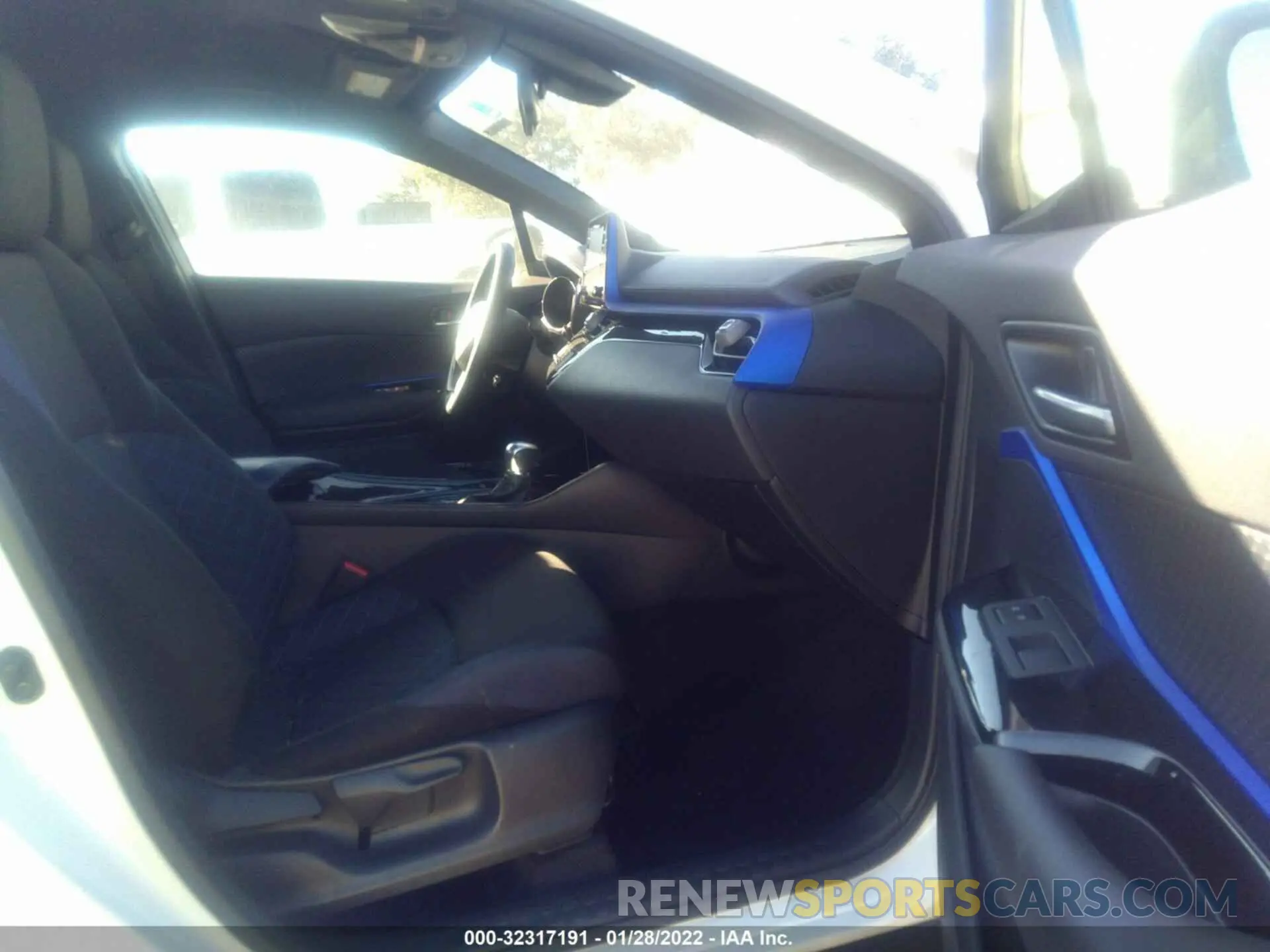 5 Photograph of a damaged car JTNKHMBX1L1078137 TOYOTA C-HR 2020