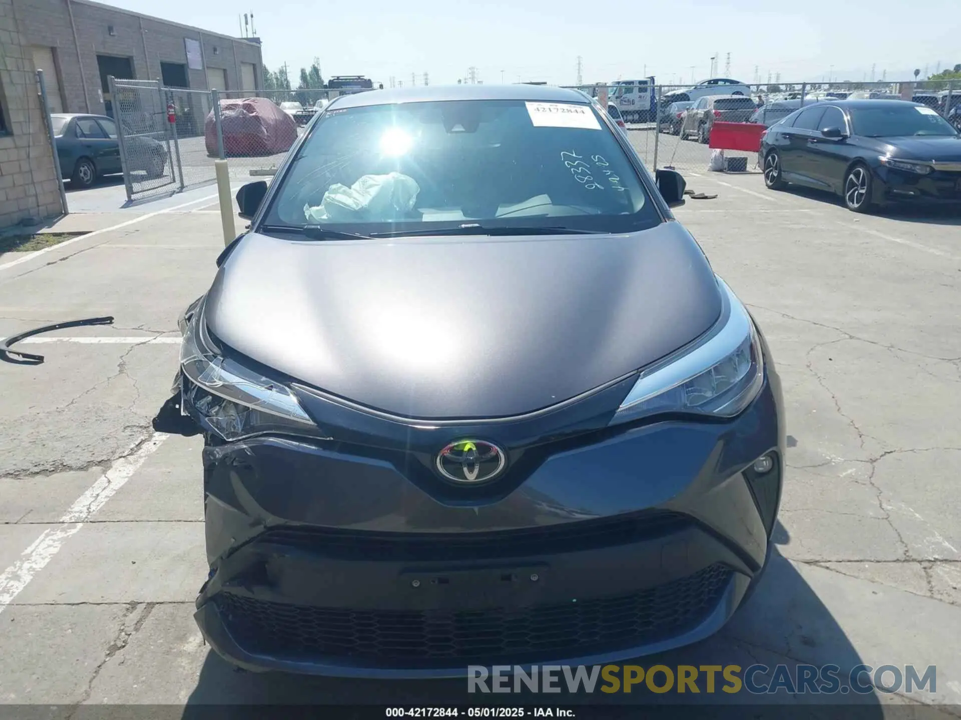 11 Photograph of a damaged car JTNKHMBX2L1070998 TOYOTA C-HR 2020