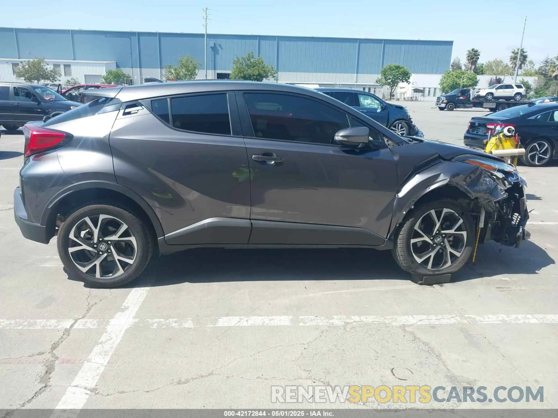12 Photograph of a damaged car JTNKHMBX2L1070998 TOYOTA C-HR 2020