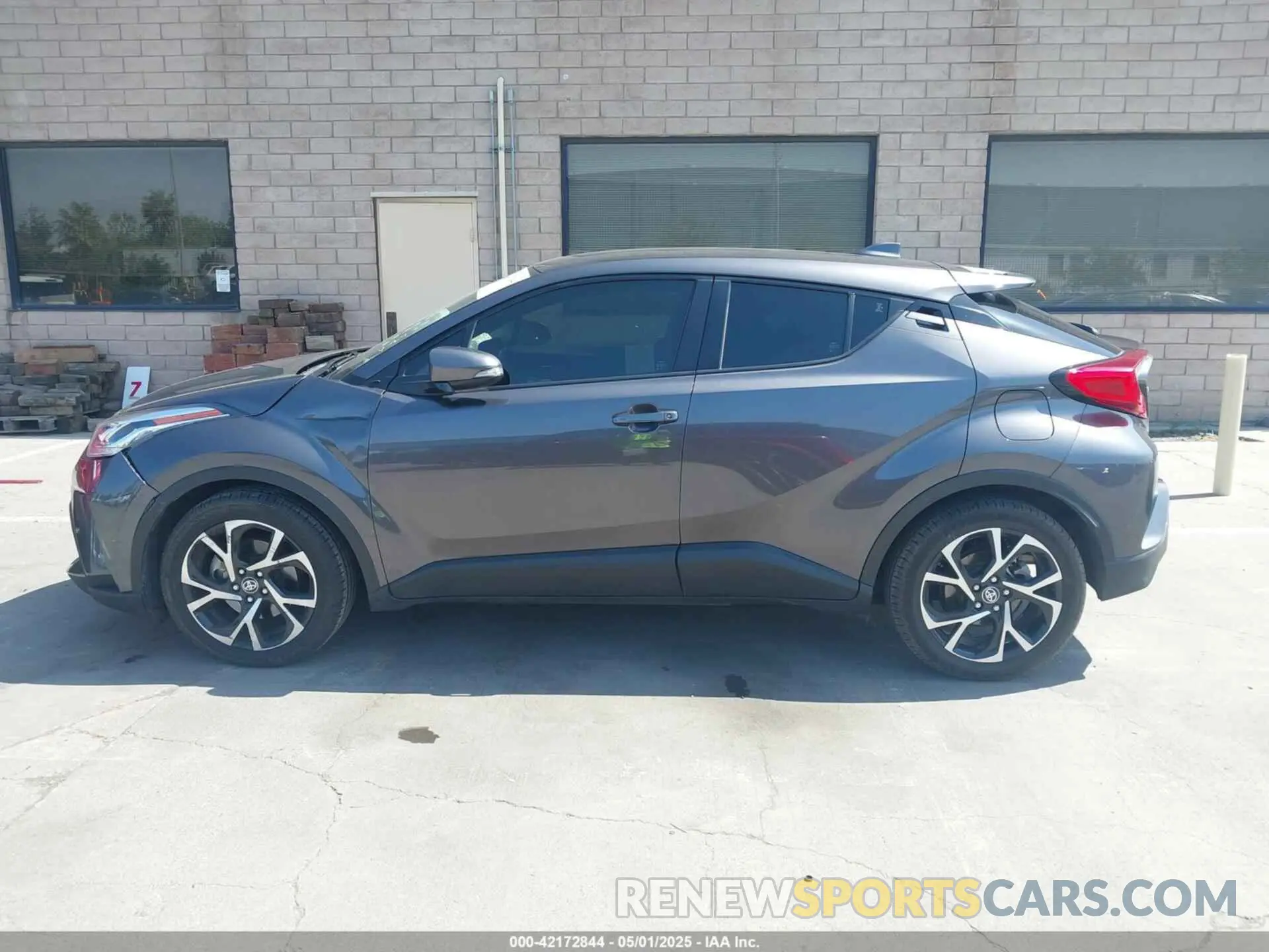 13 Photograph of a damaged car JTNKHMBX2L1070998 TOYOTA C-HR 2020