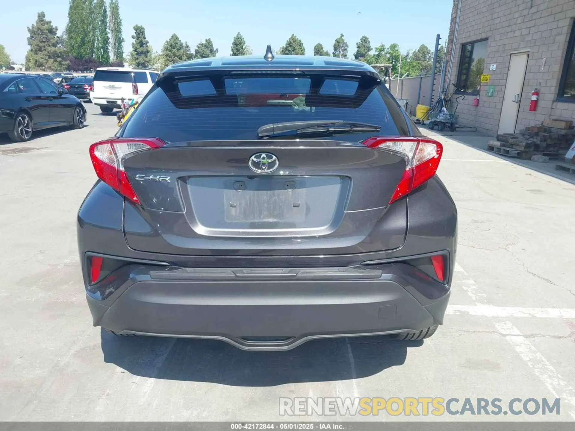 15 Photograph of a damaged car JTNKHMBX2L1070998 TOYOTA C-HR 2020