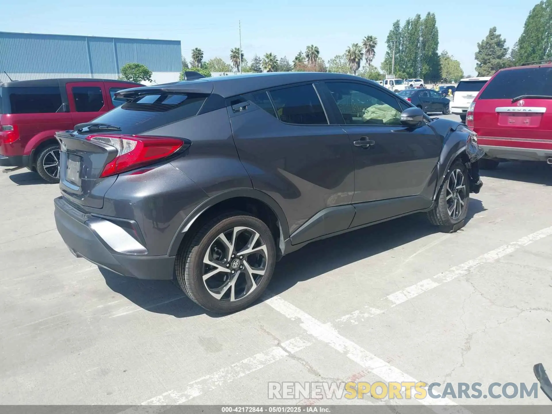 4 Photograph of a damaged car JTNKHMBX2L1070998 TOYOTA C-HR 2020