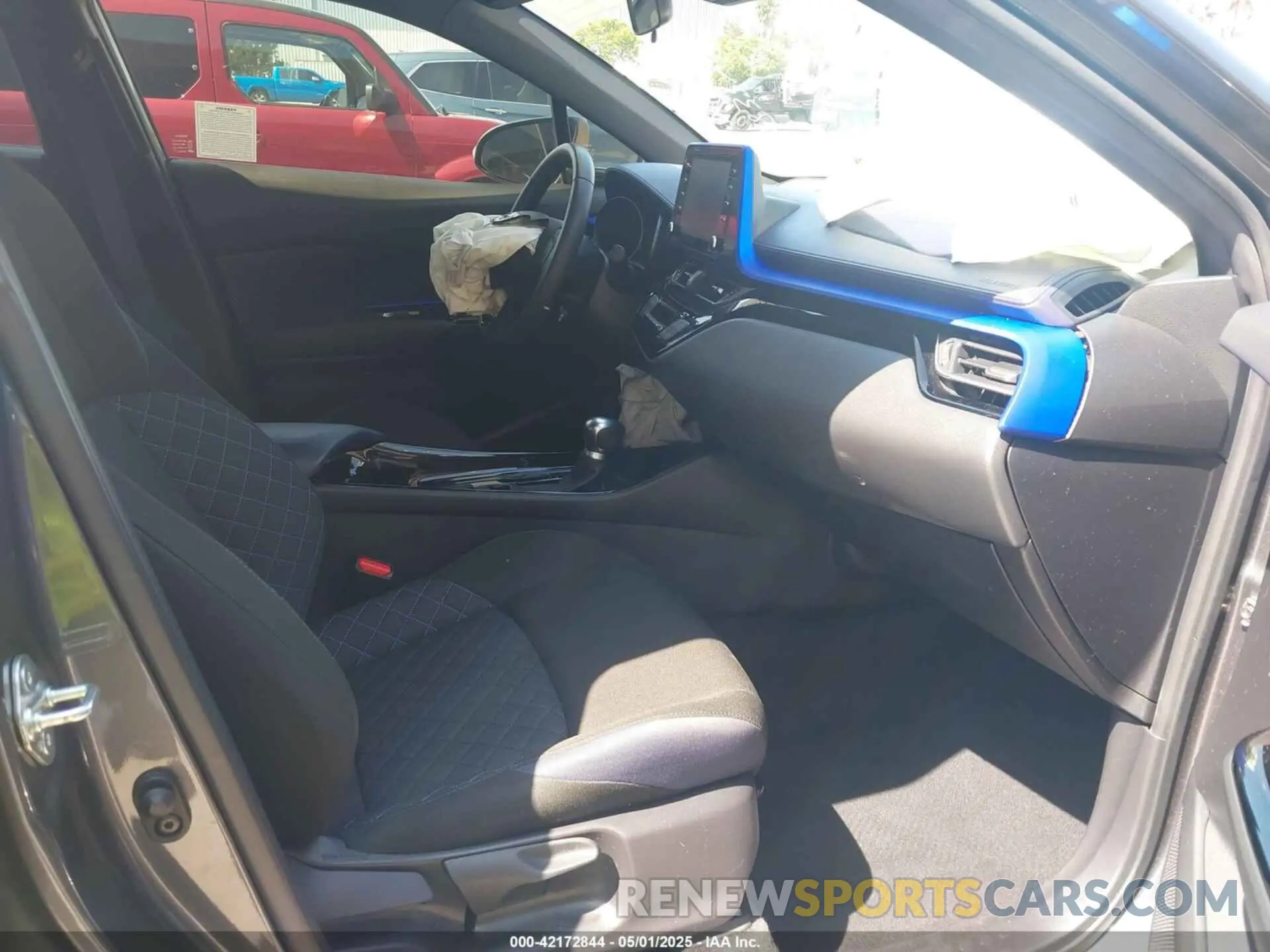 5 Photograph of a damaged car JTNKHMBX2L1070998 TOYOTA C-HR 2020