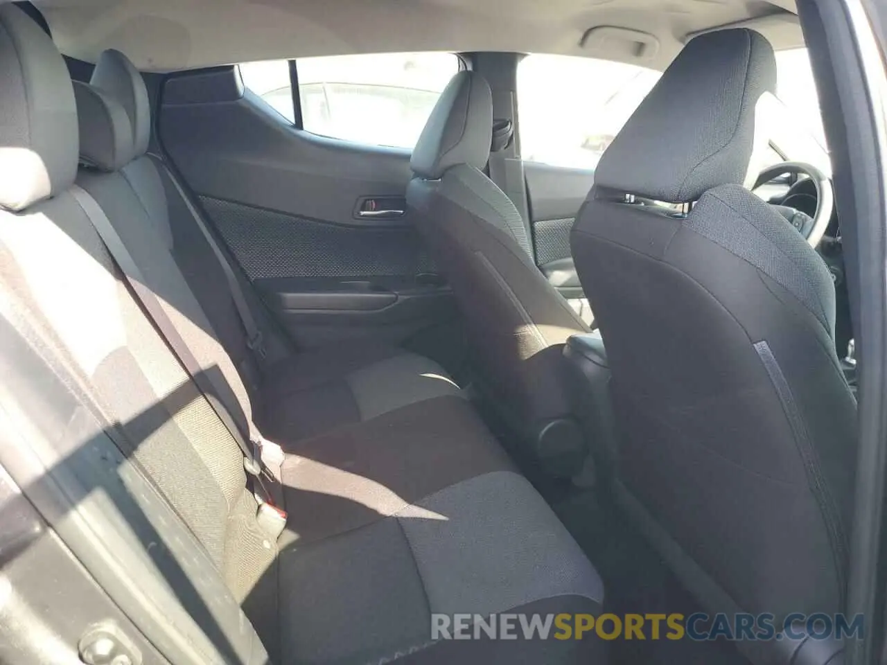 10 Photograph of a damaged car JTNKHMBX2L1071388 TOYOTA C-HR 2020