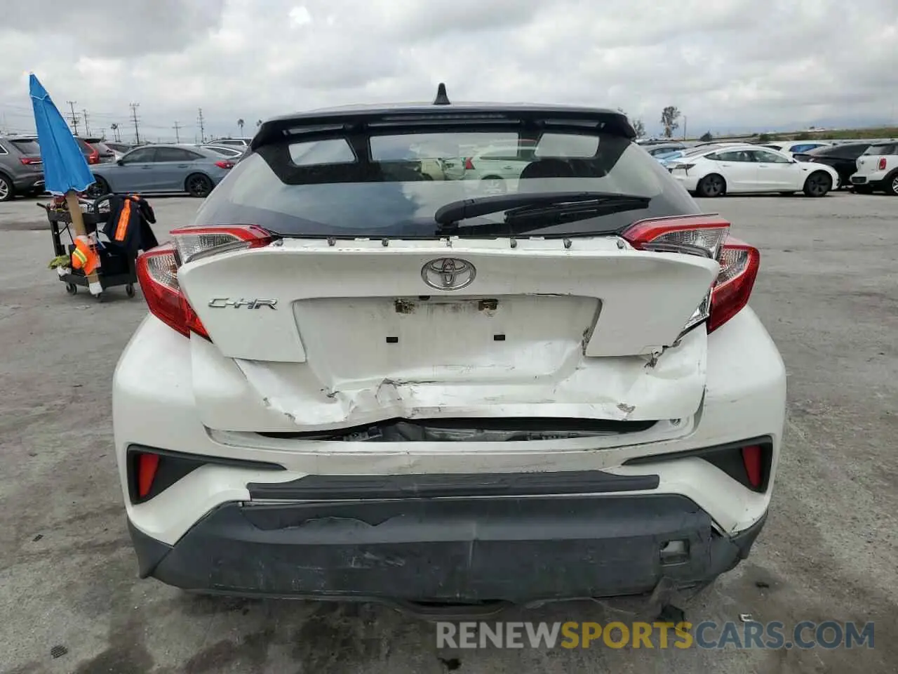 6 Photograph of a damaged car JTNKHMBX2L1074341 TOYOTA C-HR 2020
