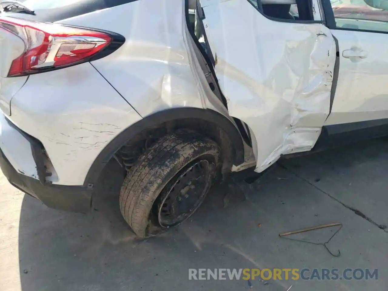 9 Photograph of a damaged car JTNKHMBX2L1077420 TOYOTA C-HR 2020