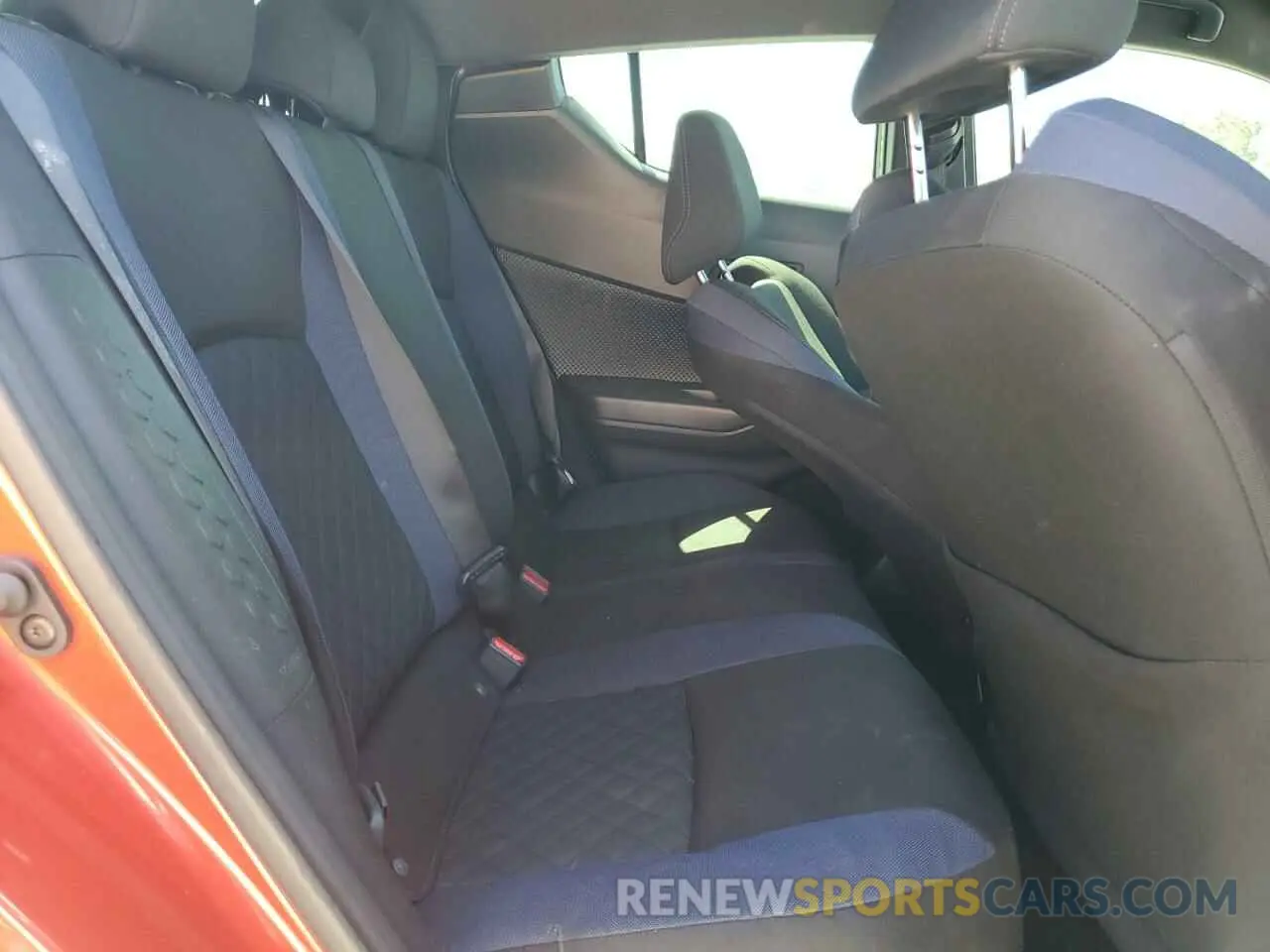 11 Photograph of a damaged car JTNKHMBX2L1081547 TOYOTA C-HR 2020