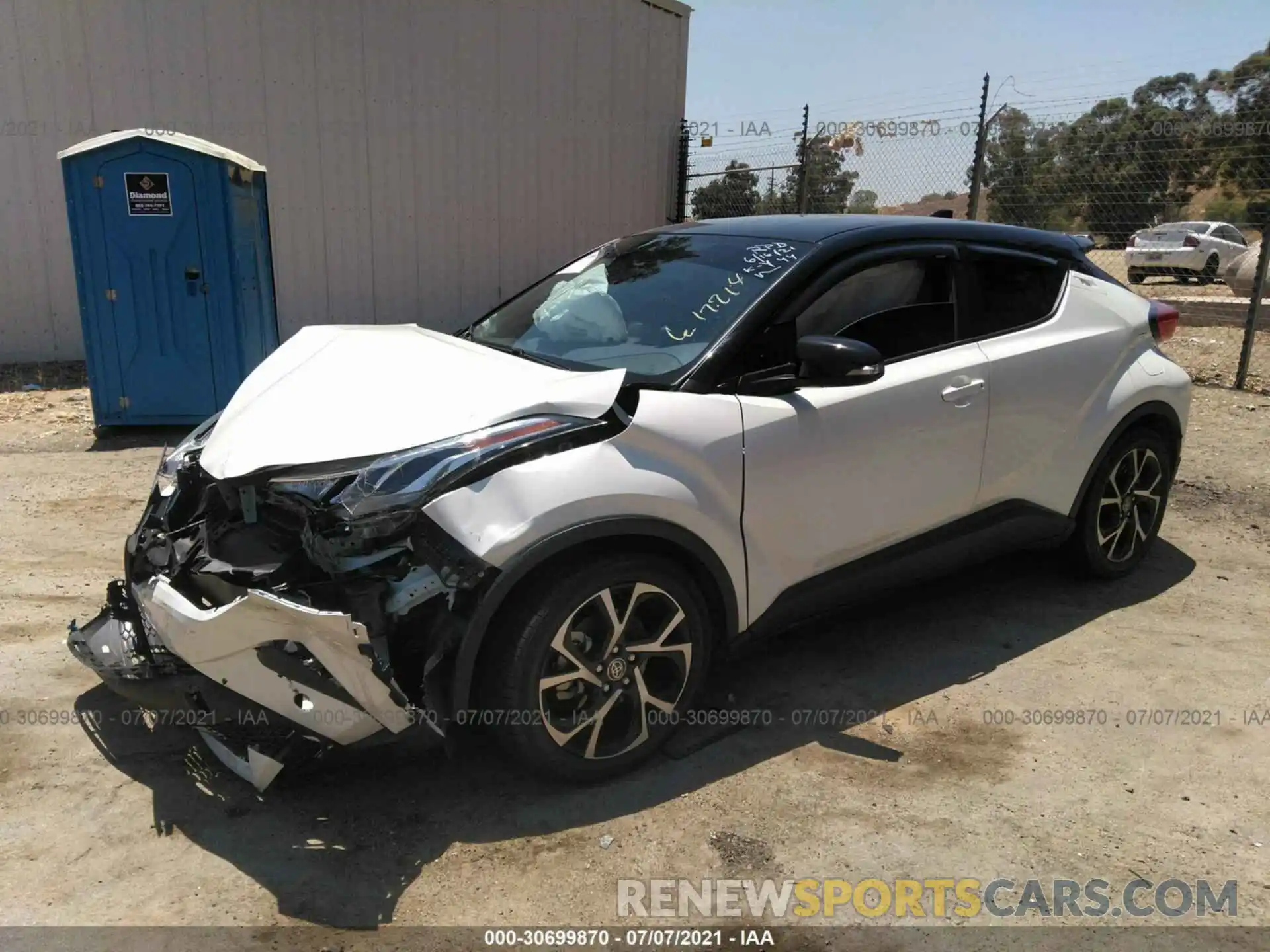 2 Photograph of a damaged car JTNKHMBX2L1090880 TOYOTA C-HR 2020