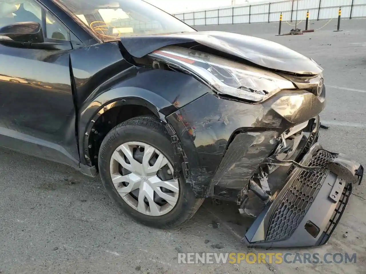 9 Photograph of a damaged car JTNKHMBX3L1069570 TOYOTA C-HR 2020