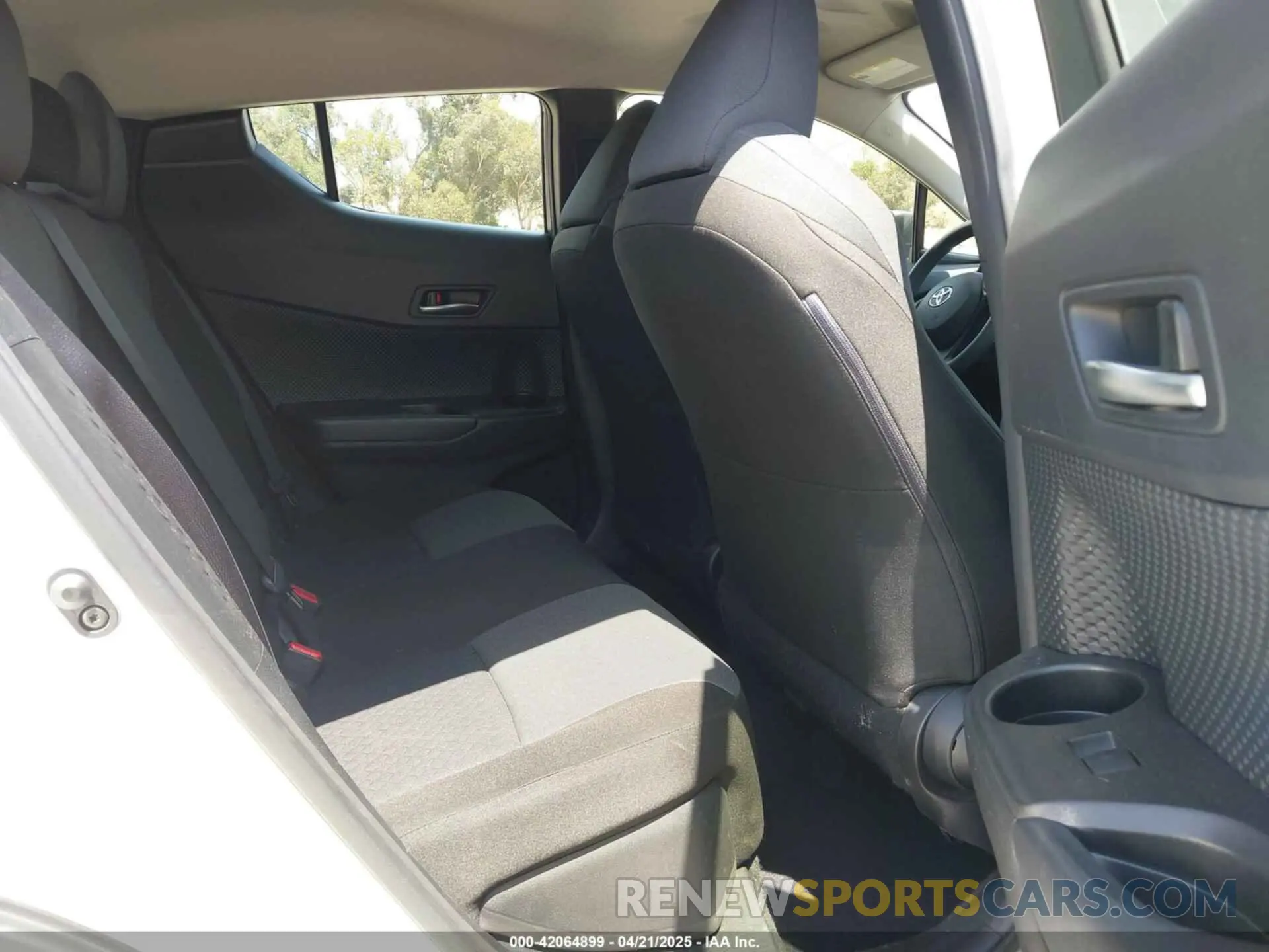 8 Photograph of a damaged car JTNKHMBX3L1074882 TOYOTA C-HR 2020
