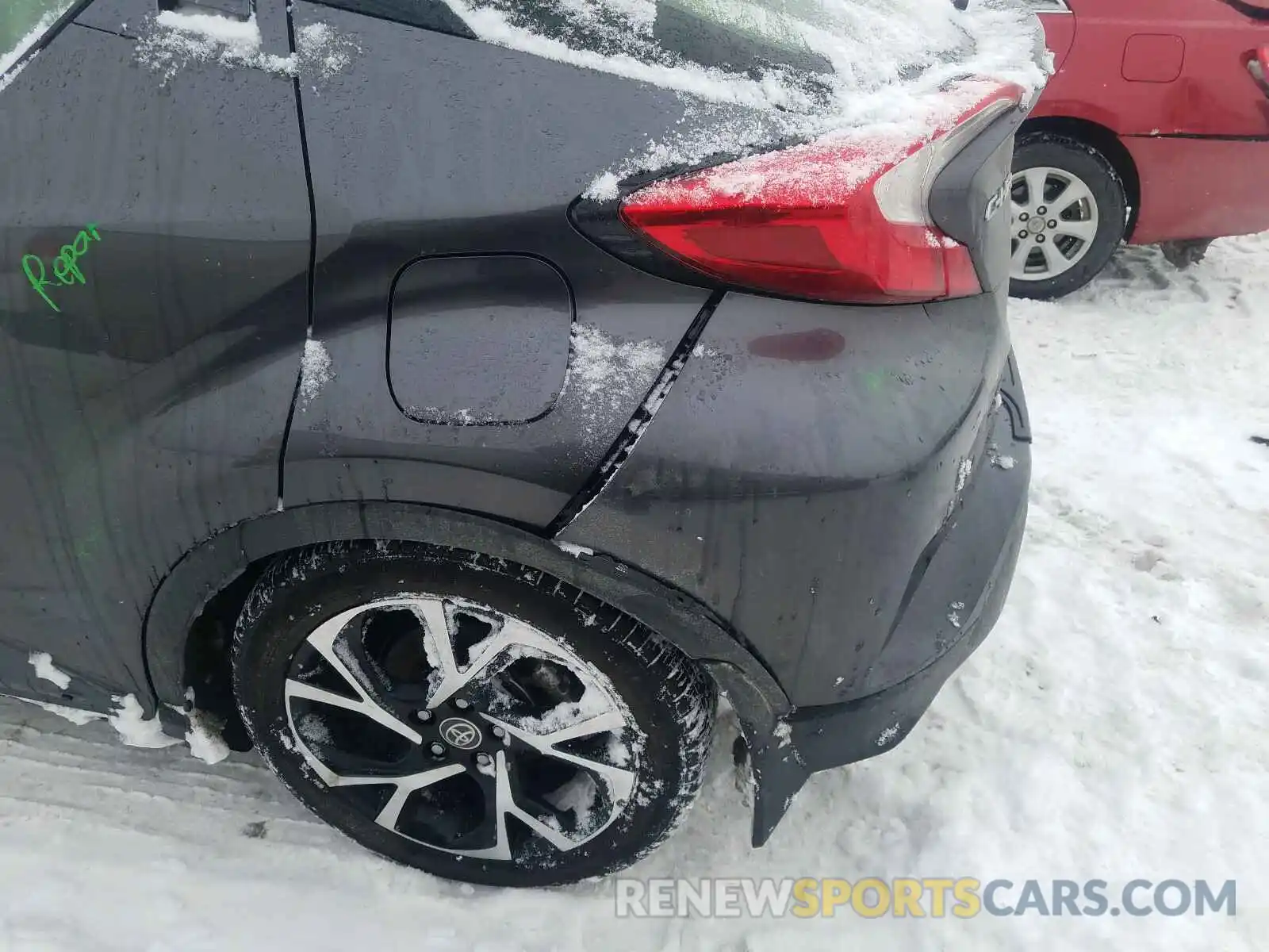 10 Photograph of a damaged car JTNKHMBX3L1077698 TOYOTA C-HR 2020