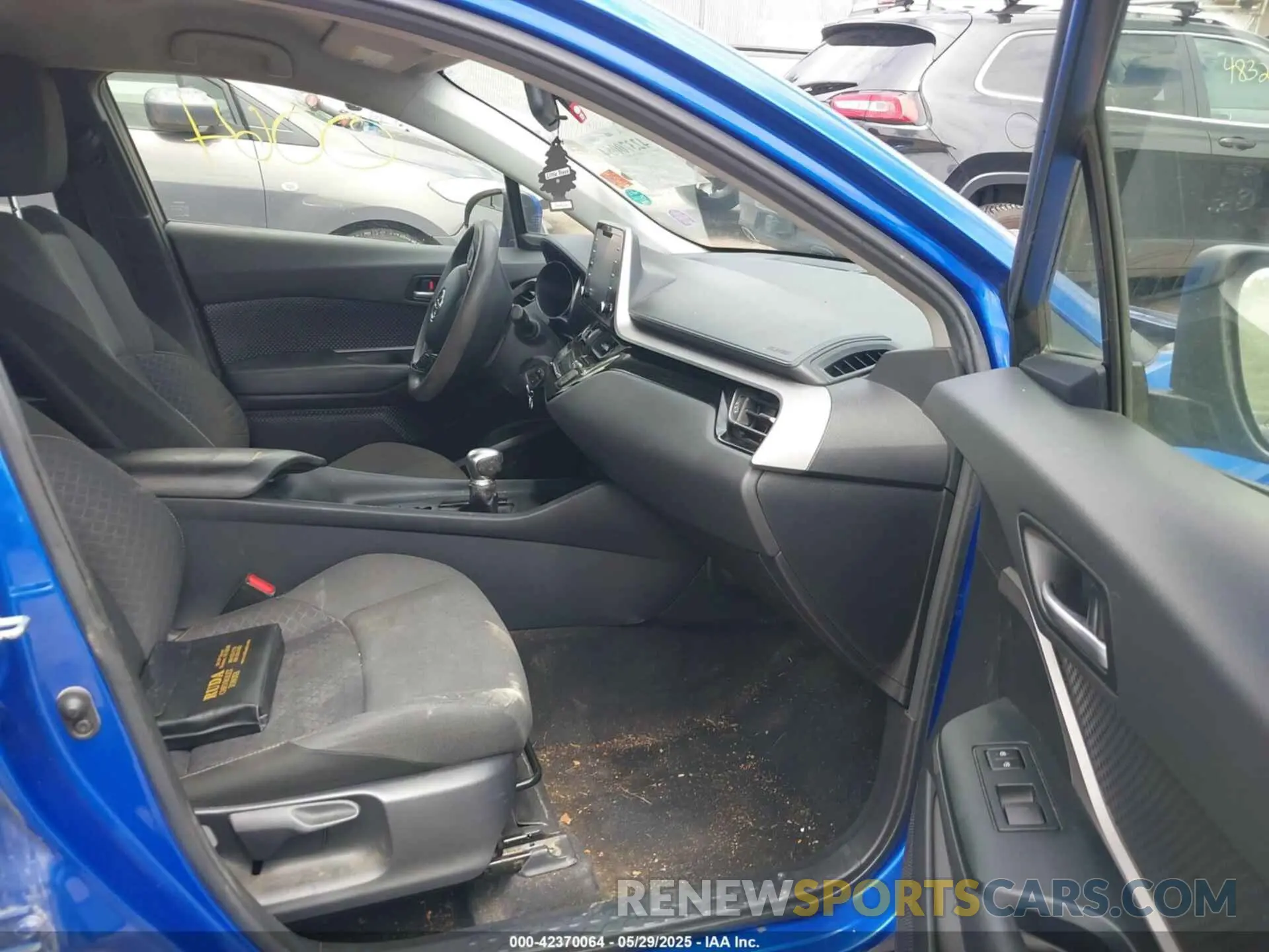 5 Photograph of a damaged car JTNKHMBX3L1080844 TOYOTA C-HR 2020