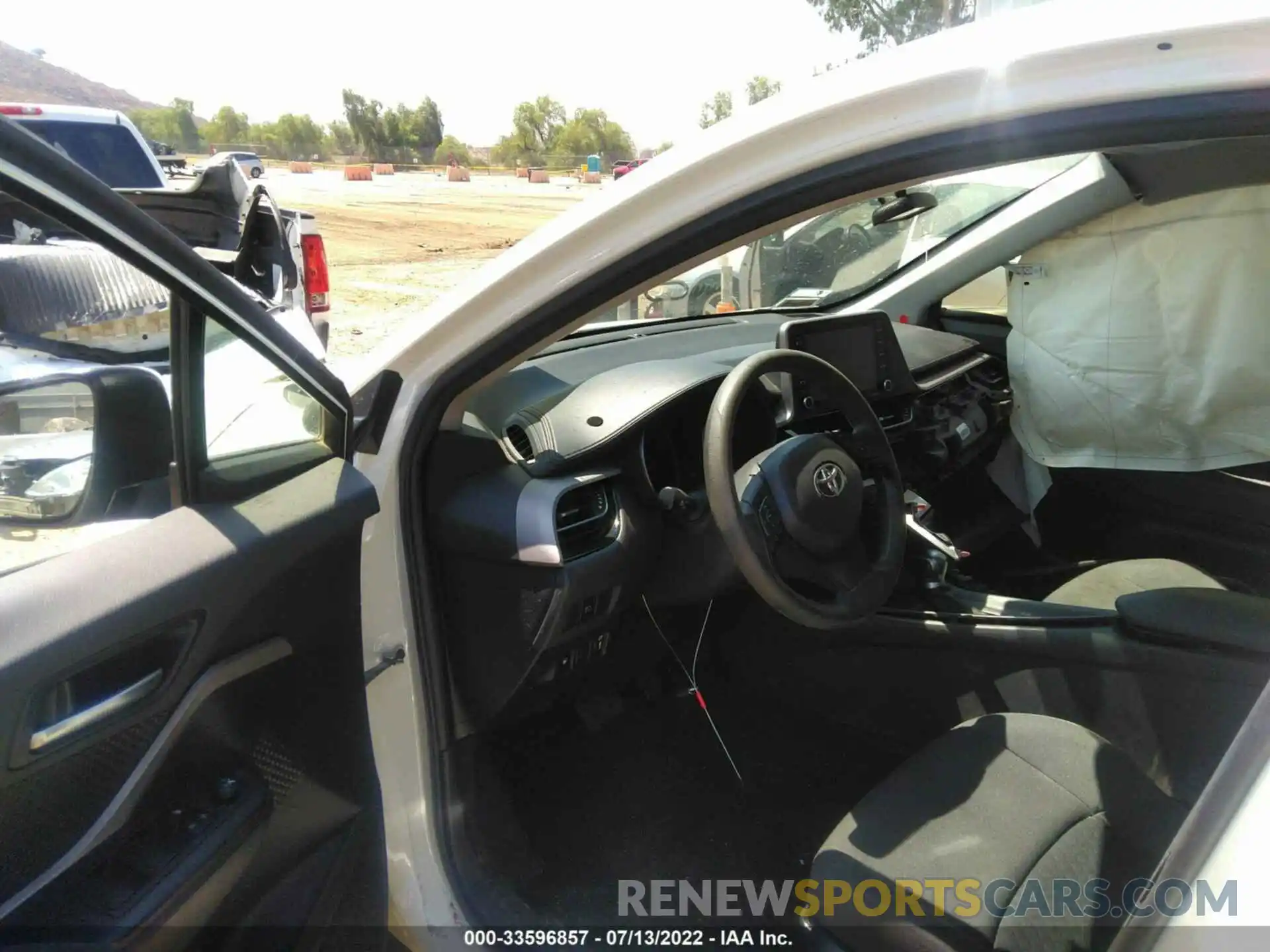 5 Photograph of a damaged car JTNKHMBX3L1091181 TOYOTA C-HR 2020