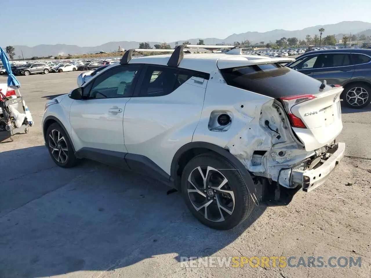 2 Photograph of a damaged car JTNKHMBX4L1070484 TOYOTA C-HR 2020