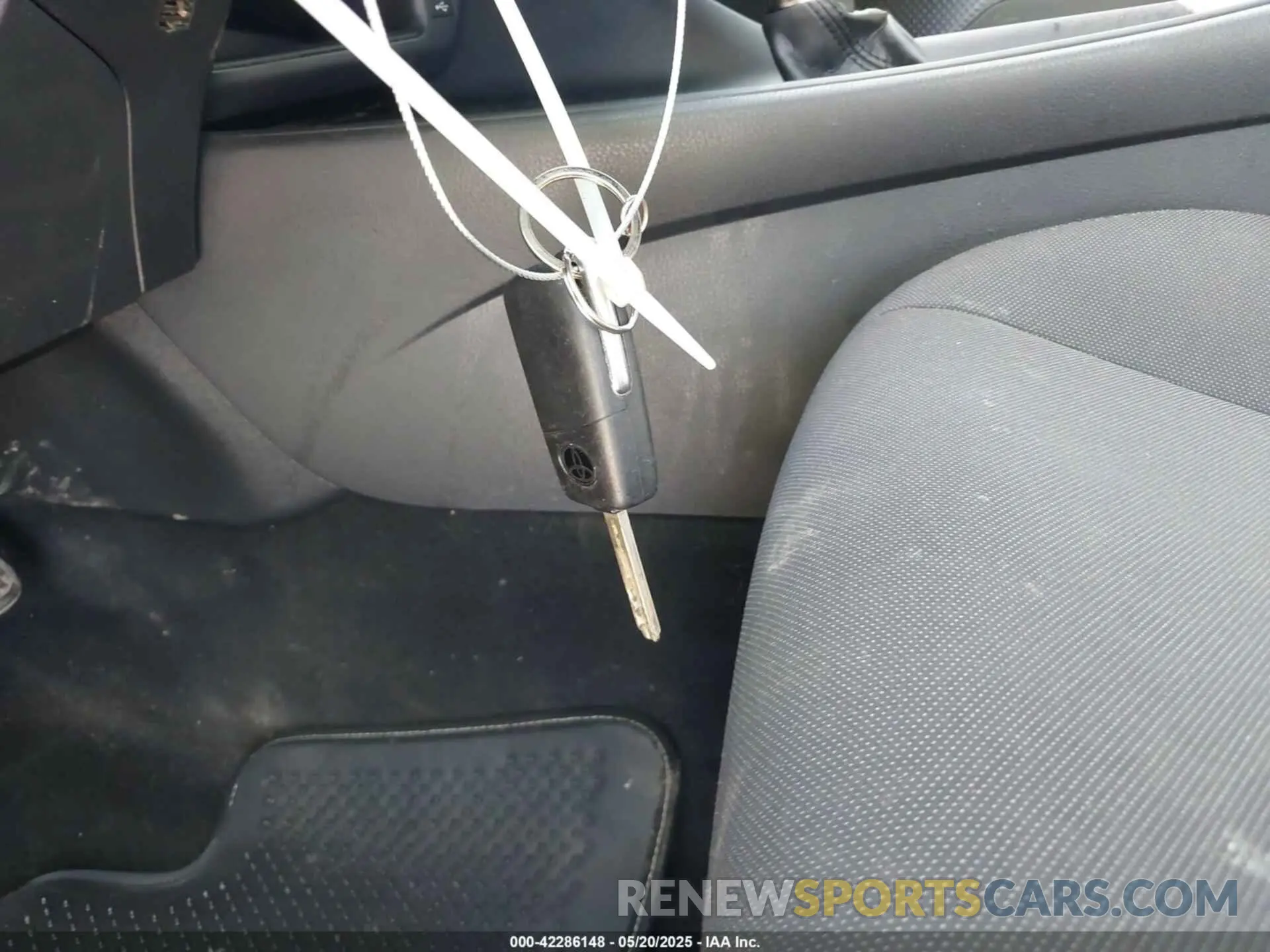 11 Photograph of a damaged car JTNKHMBX4L1081856 TOYOTA C-HR 2020