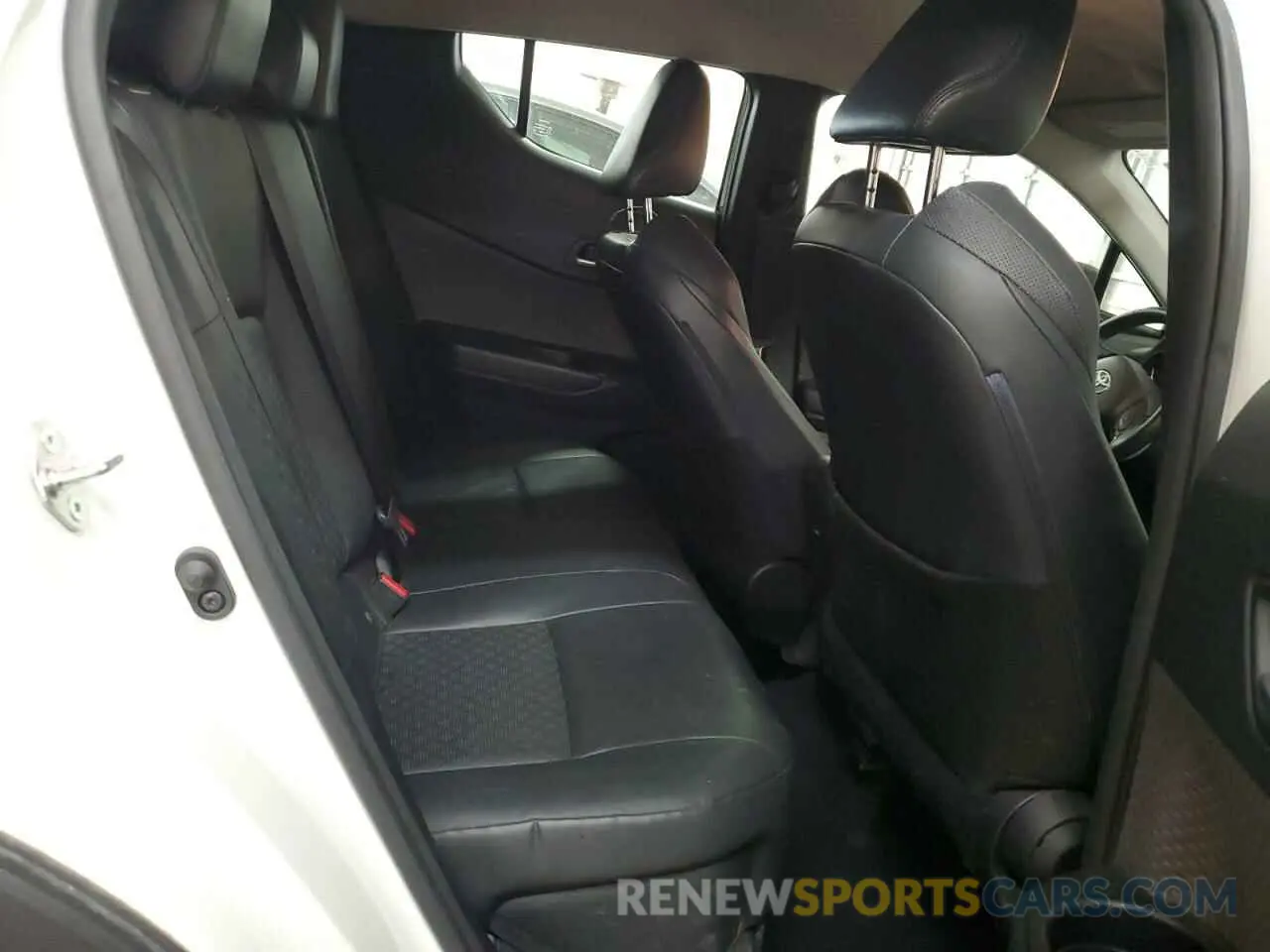 11 Photograph of a damaged car JTNKHMBX4L1083011 TOYOTA C-HR 2020