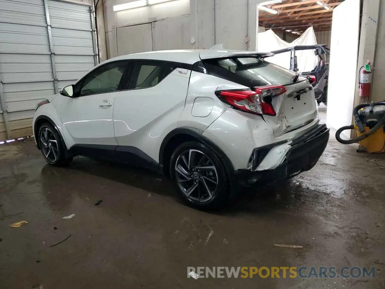 2 Photograph of a damaged car JTNKHMBX4L1083011 TOYOTA C-HR 2020