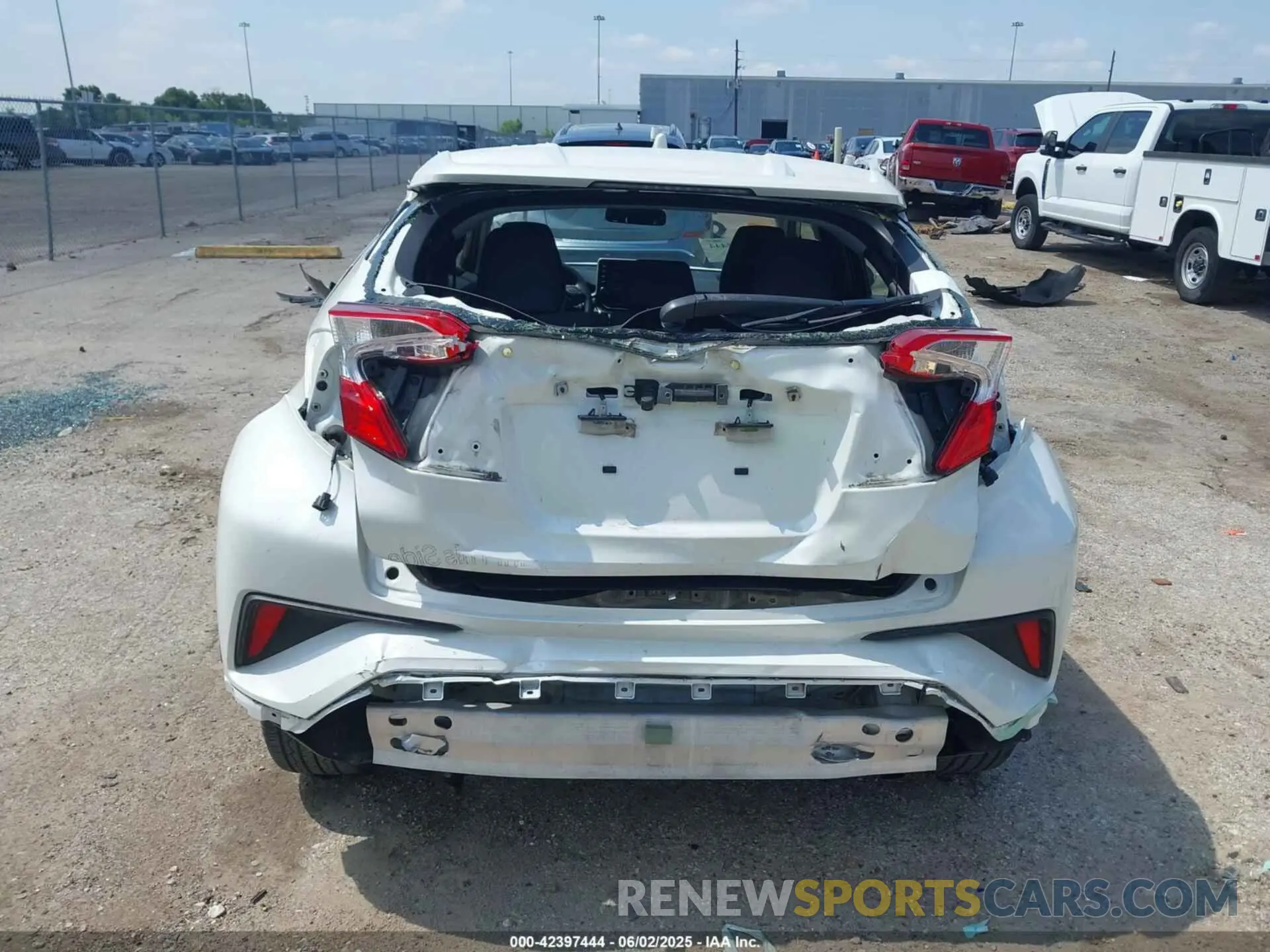 17 Photograph of a damaged car JTNKHMBX4L1093909 TOYOTA C-HR 2020
