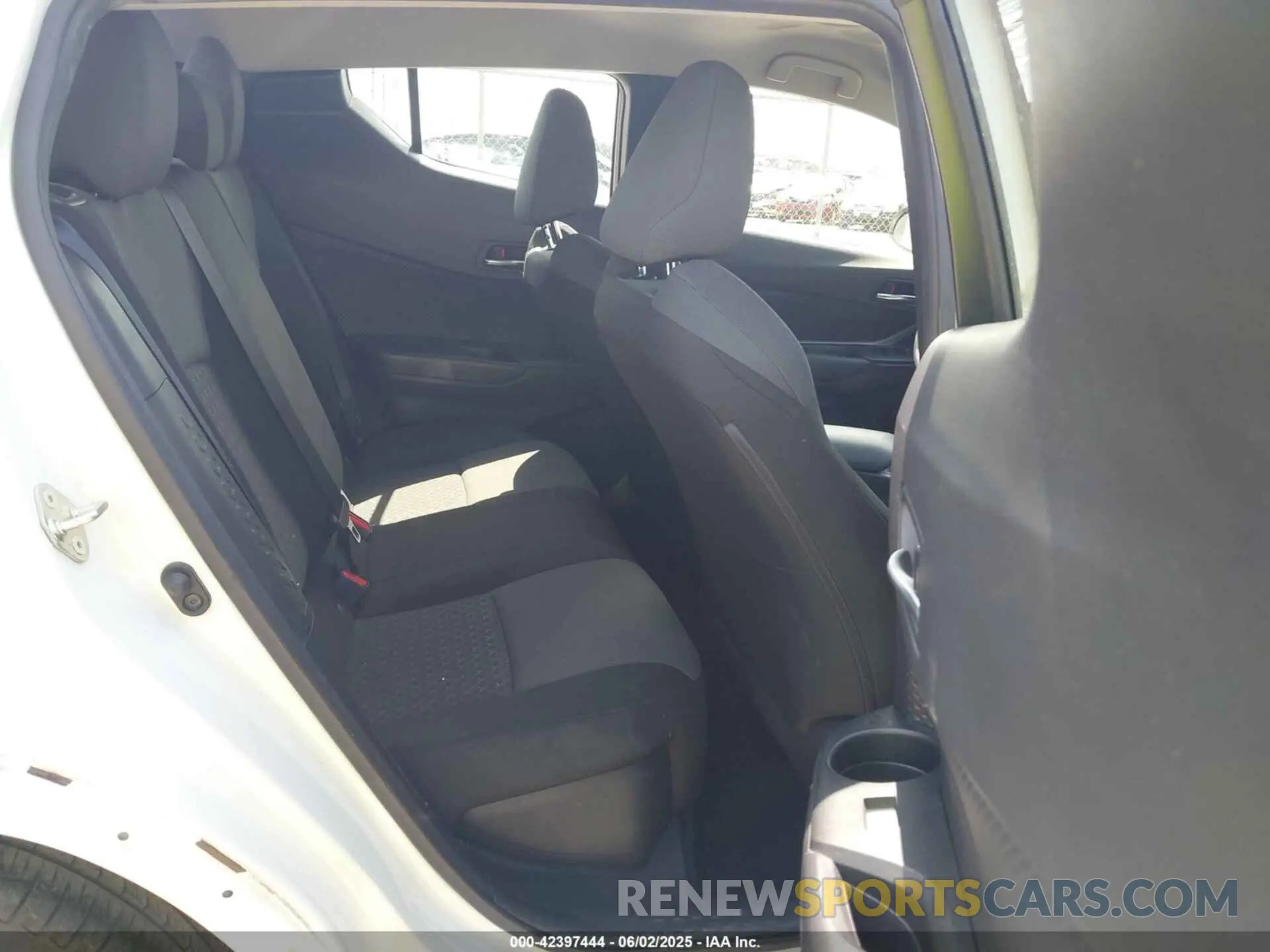 8 Photograph of a damaged car JTNKHMBX4L1093909 TOYOTA C-HR 2020