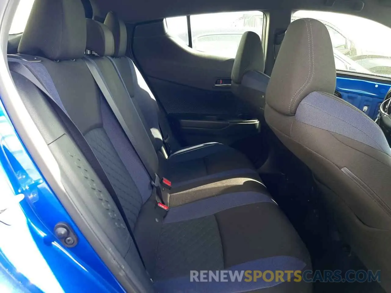 10 Photograph of a damaged car JTNKHMBX5L1063995 TOYOTA C-HR 2020