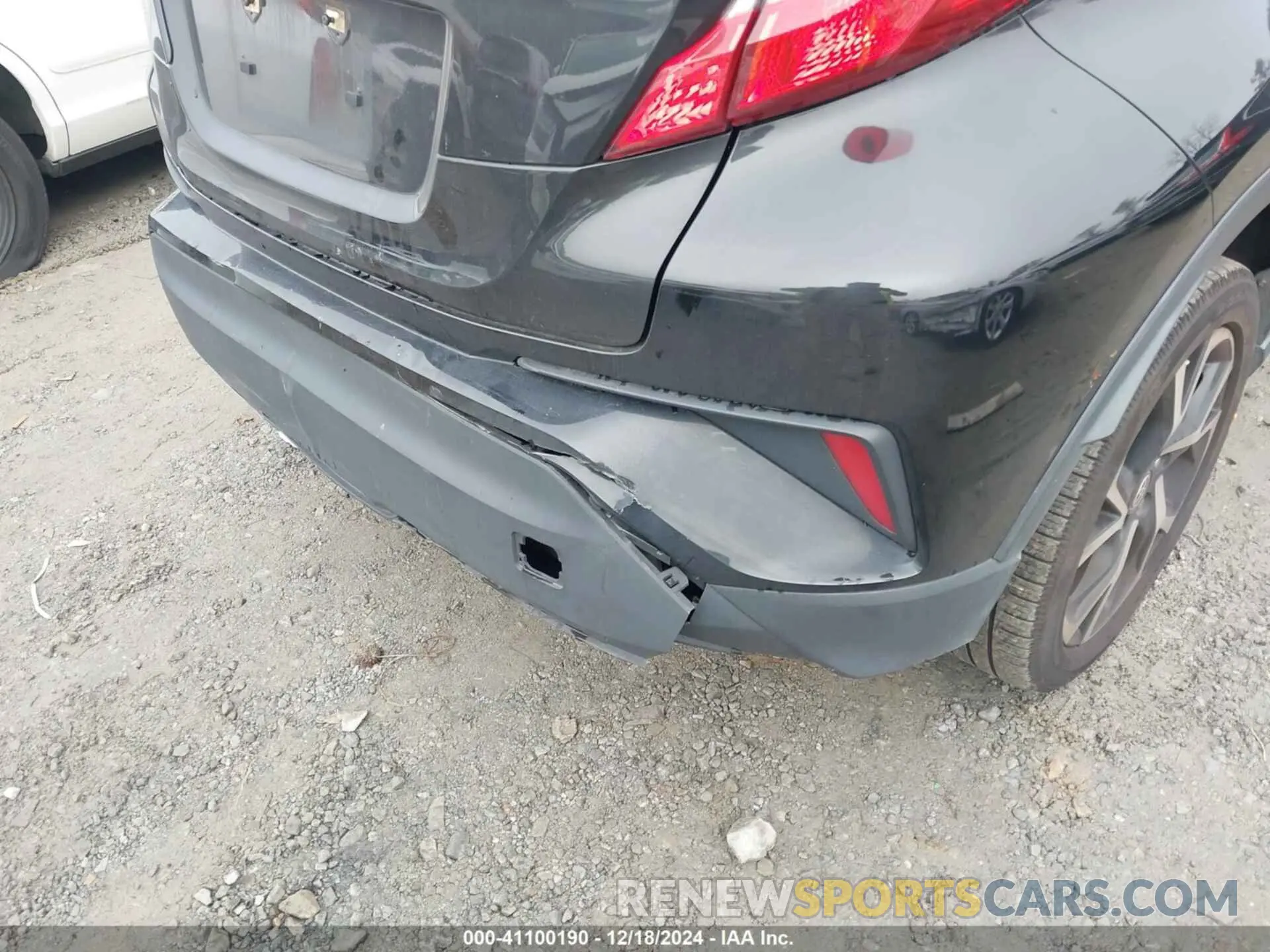 17 Photograph of a damaged car JTNKHMBX5L1072034 TOYOTA C-HR 2020