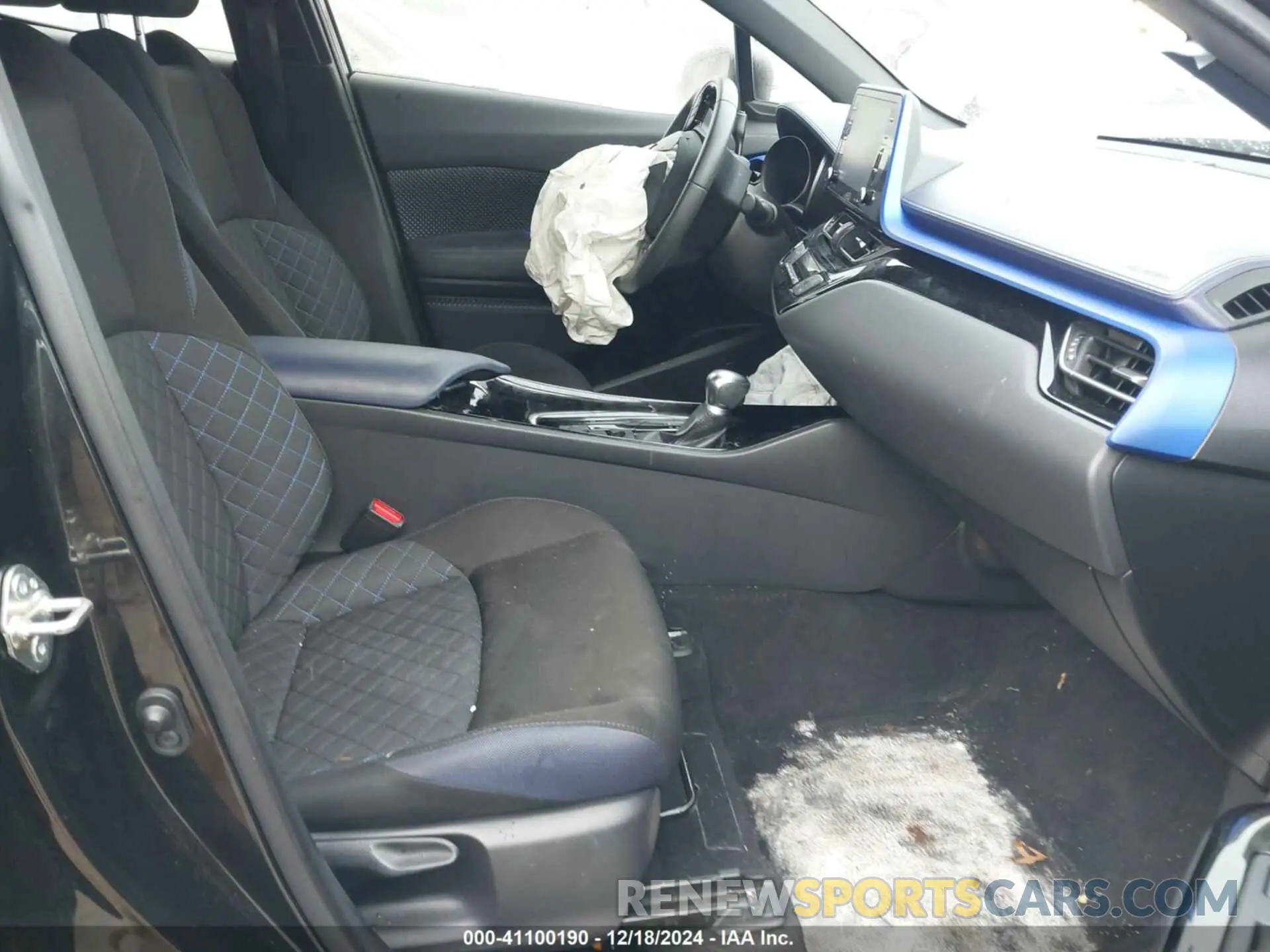 5 Photograph of a damaged car JTNKHMBX5L1072034 TOYOTA C-HR 2020