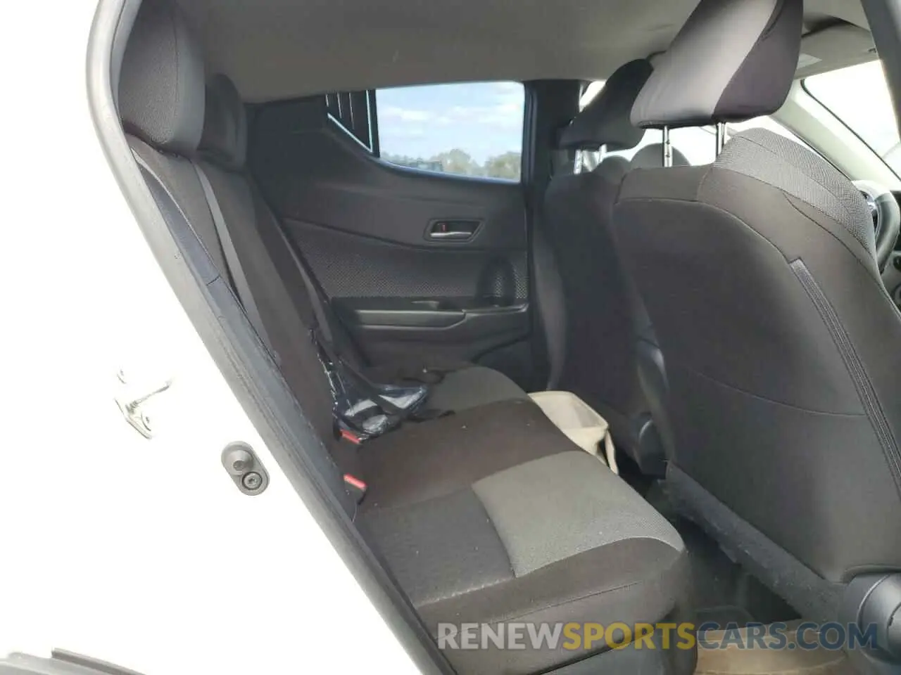 11 Photograph of a damaged car JTNKHMBX5L1073149 TOYOTA C-HR 2020