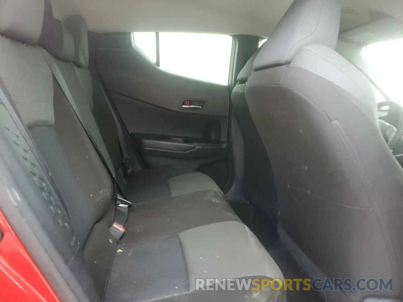 10 Photograph of a damaged car JTNKHMBX5L1074589 TOYOTA C-HR 2020