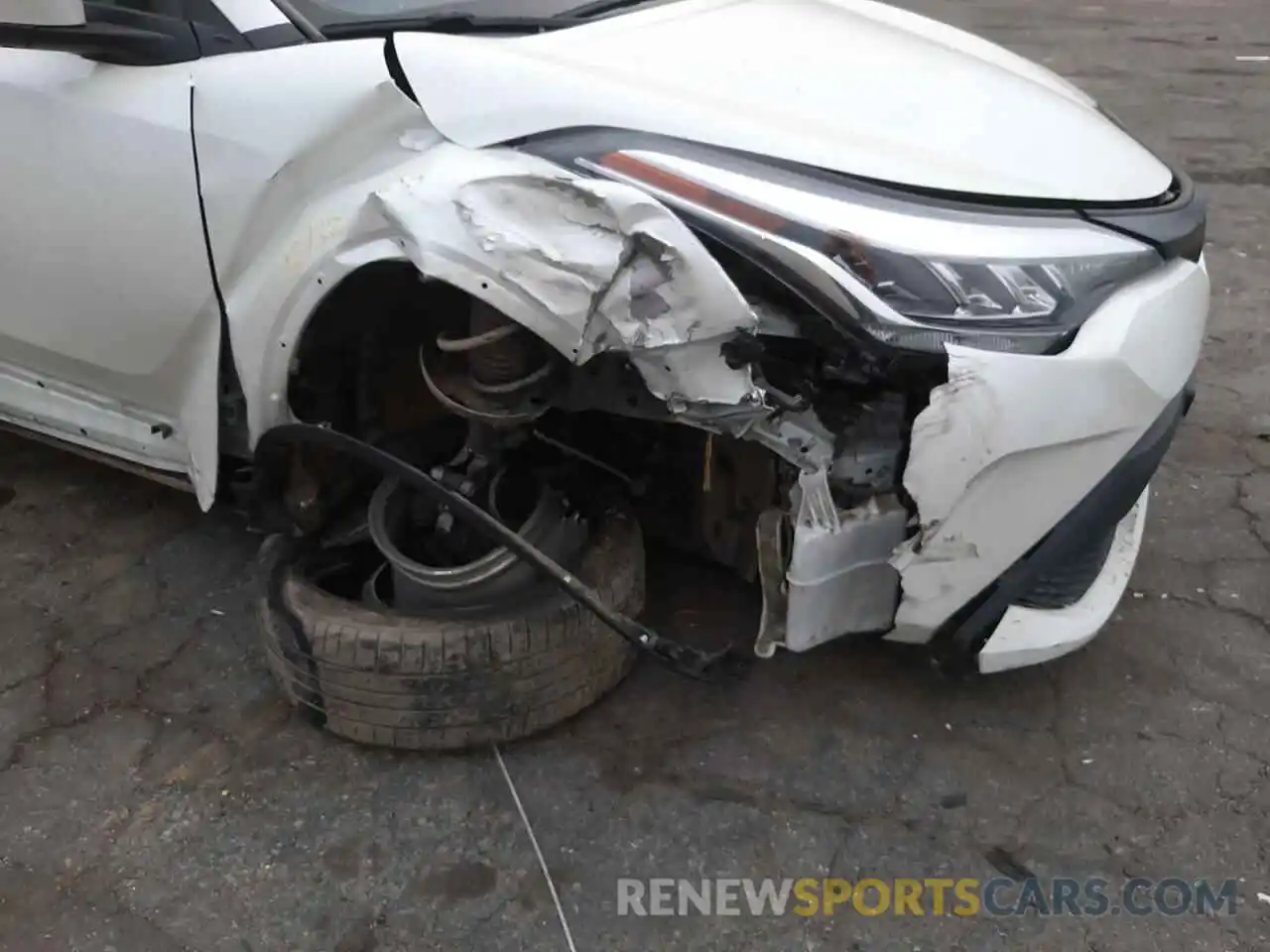 9 Photograph of a damaged car JTNKHMBX5L1085463 TOYOTA C-HR 2020