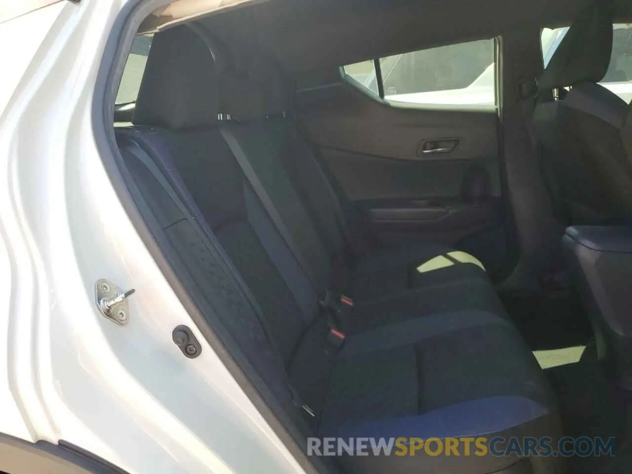 11 Photograph of a damaged car JTNKHMBX6L1067070 TOYOTA C-HR 2020