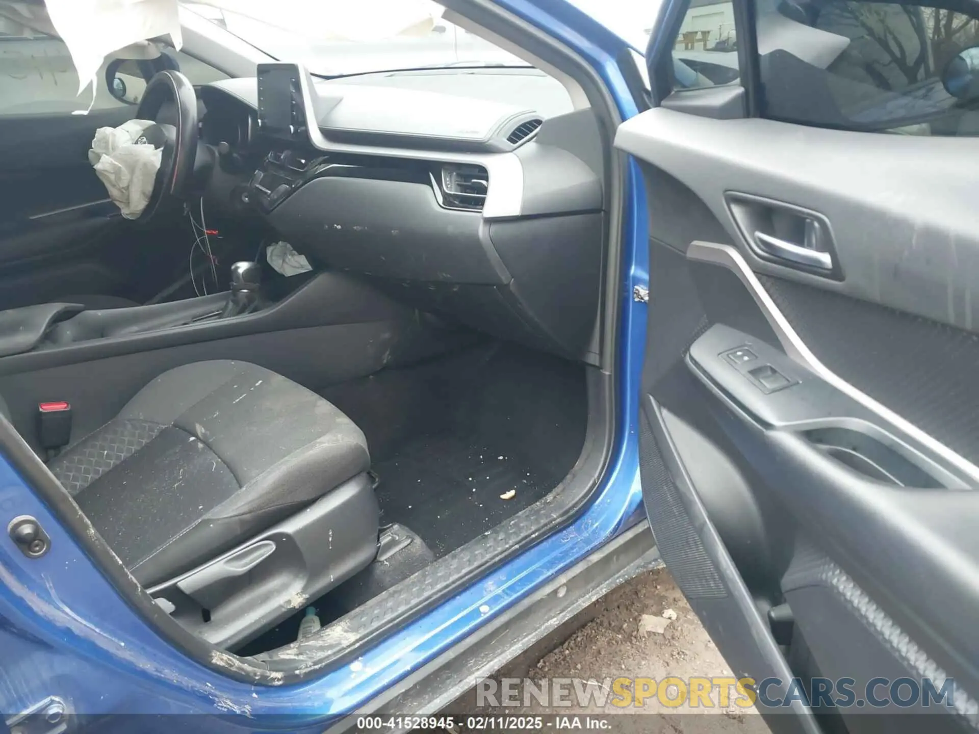 5 Photograph of a damaged car JTNKHMBX6L1074648 TOYOTA C-HR 2020