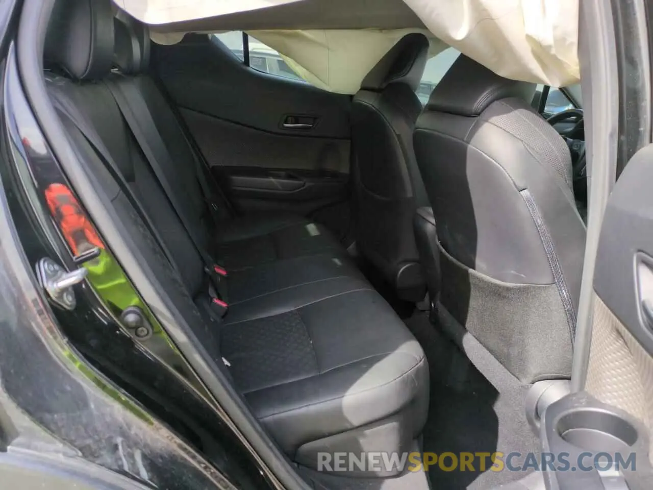 10 Photograph of a damaged car JTNKHMBX6L1075136 TOYOTA C-HR 2020