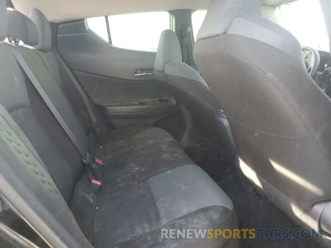 10 Photograph of a damaged car JTNKHMBX6L1080157 TOYOTA C-HR 2020