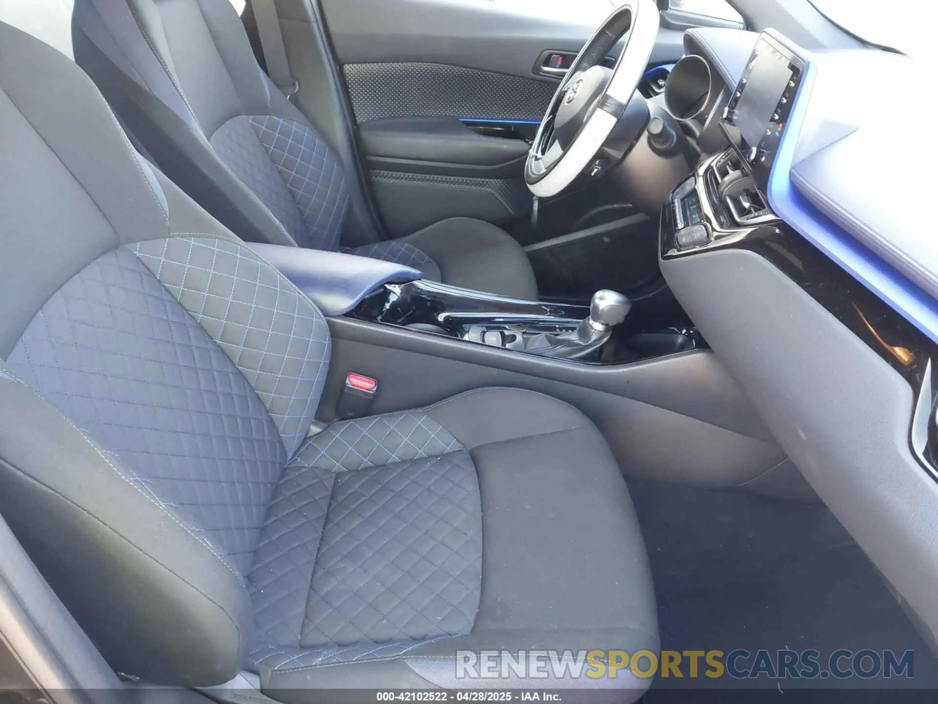 5 Photograph of a damaged car JTNKHMBX6L1085990 TOYOTA C-HR 2020