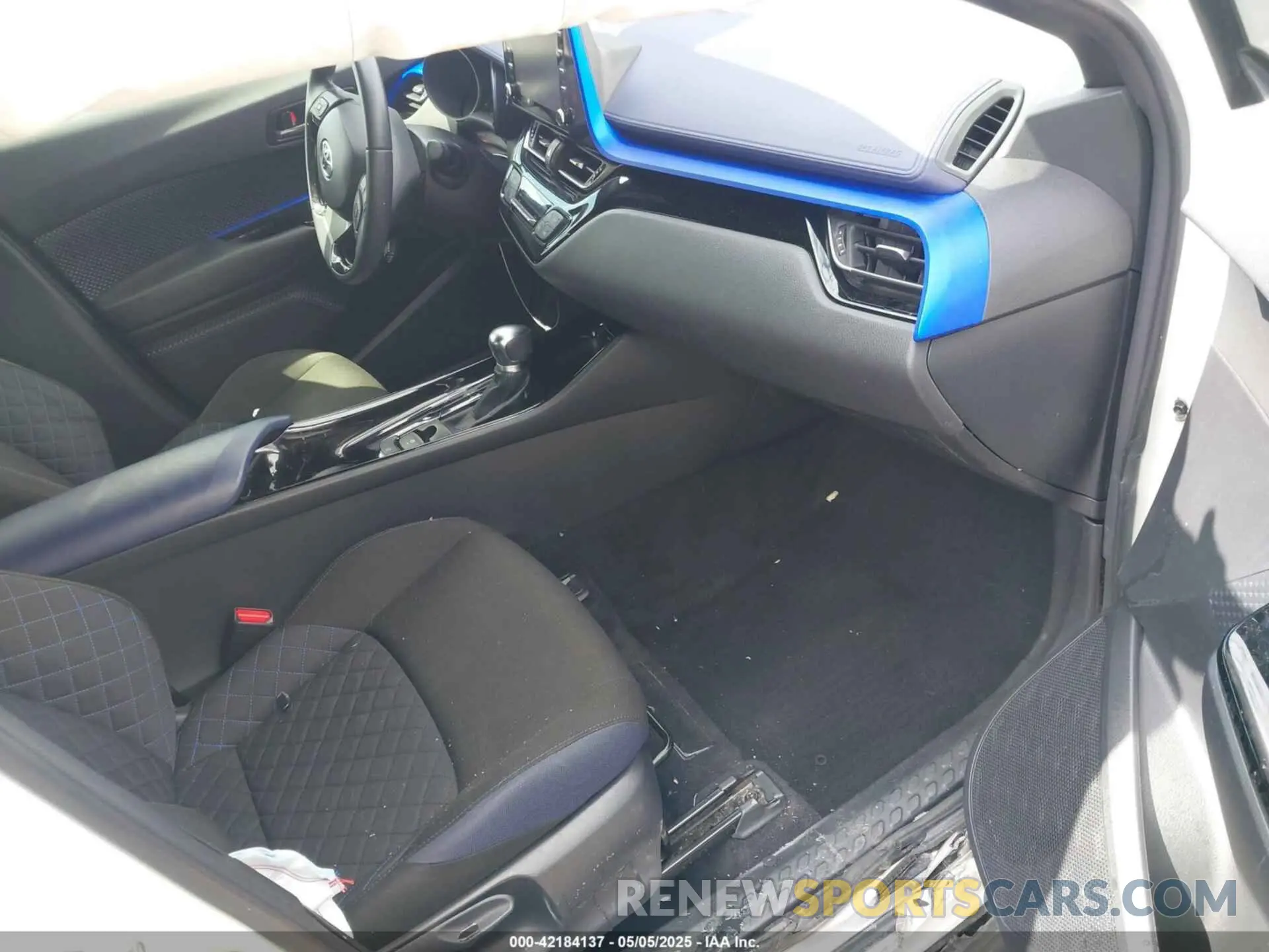 5 Photograph of a damaged car JTNKHMBX6L1090381 TOYOTA C-HR 2020