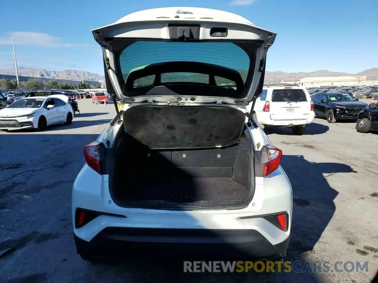6 Photograph of a damaged car JTNKHMBX6L1092289 TOYOTA C-HR 2020