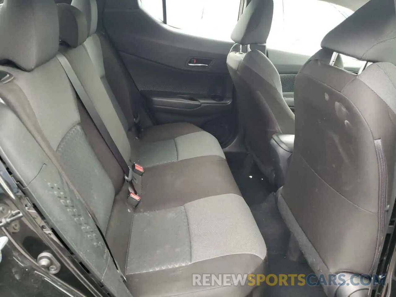 10 Photograph of a damaged car JTNKHMBX7L1063500 TOYOTA C-HR 2020
