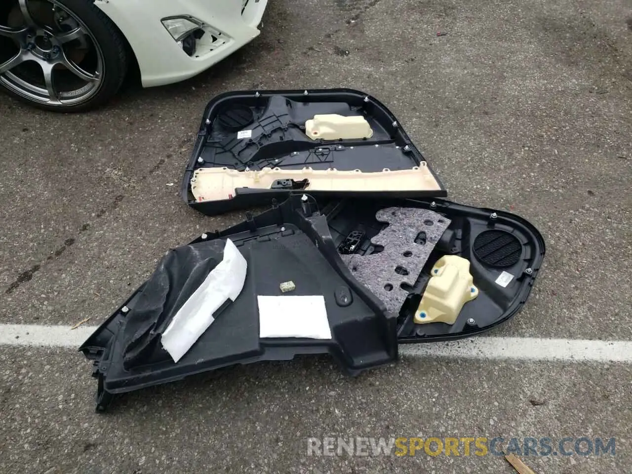 12 Photograph of a damaged car JTNKHMBX7L1063500 TOYOTA C-HR 2020