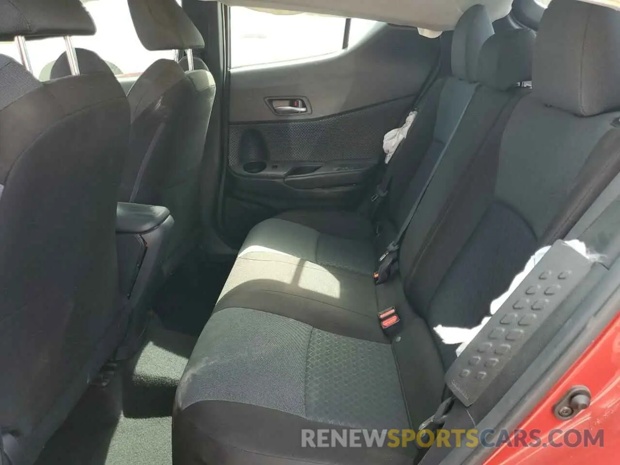 10 Photograph of a damaged car JTNKHMBX7L1070074 TOYOTA C-HR 2020