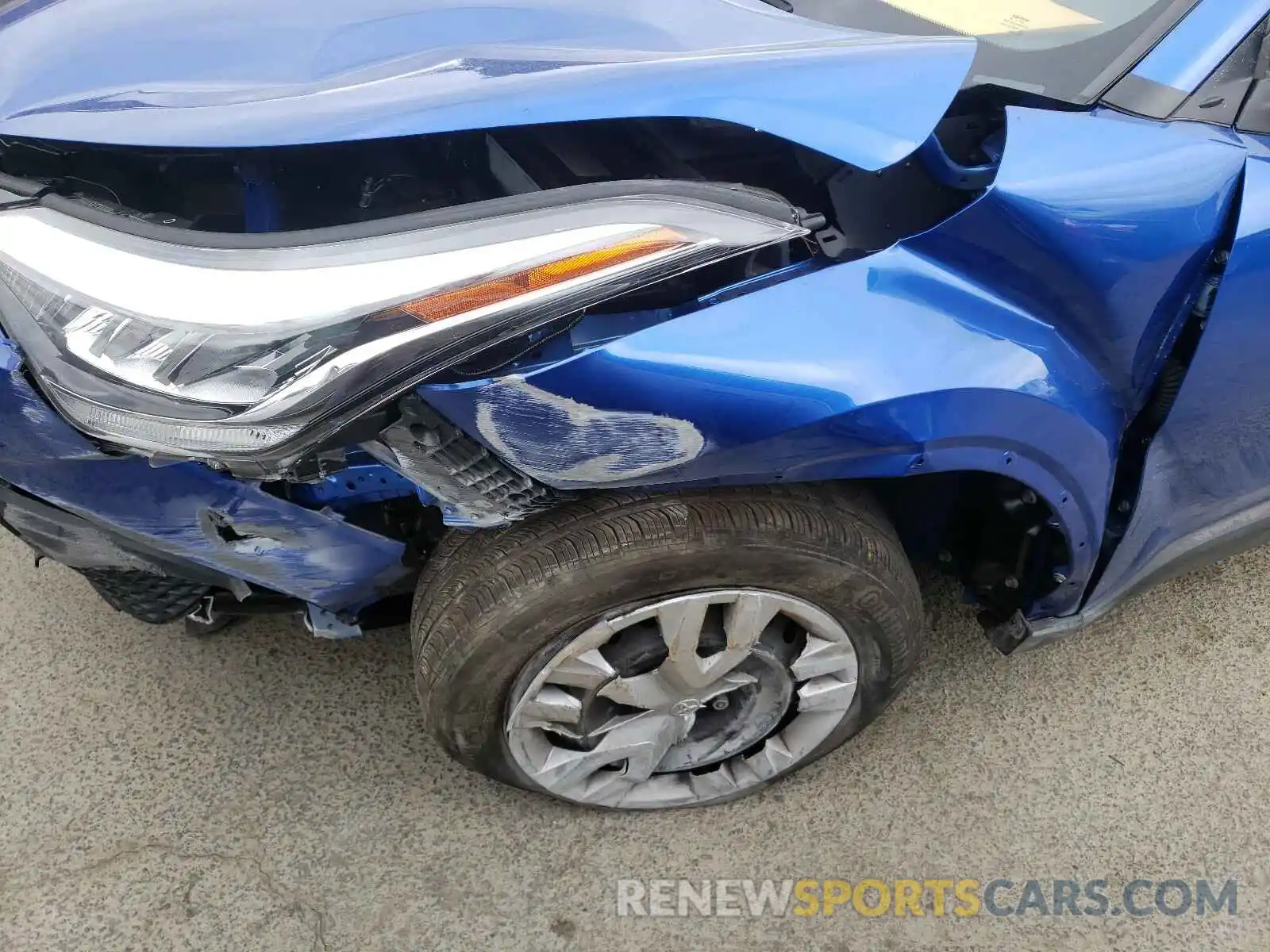 9 Photograph of a damaged car JTNKHMBX7L1083679 TOYOTA C-HR 2020