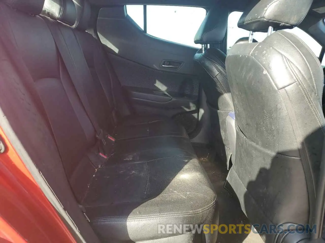 10 Photograph of a damaged car JTNKHMBX7L1090051 TOYOTA C-HR 2020