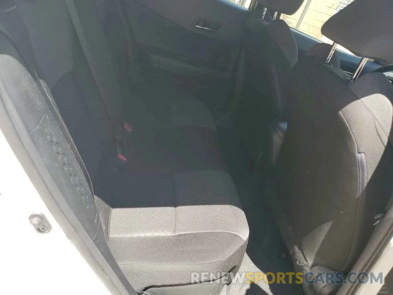 10 Photograph of a damaged car JTNKHMBX7L1093306 TOYOTA C-HR 2020