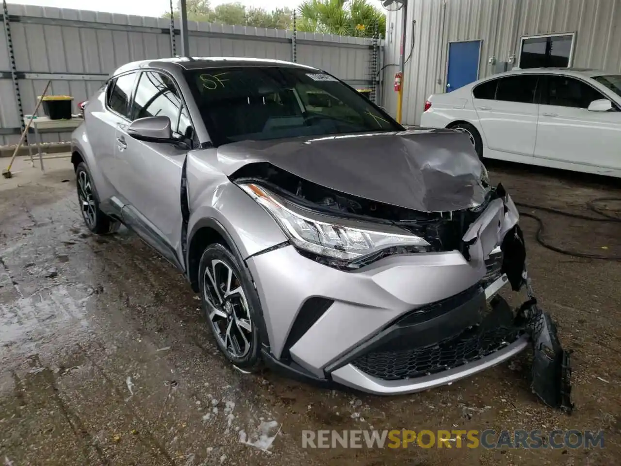 1 Photograph of a damaged car JTNKHMBX8L1064669 TOYOTA C-HR 2020