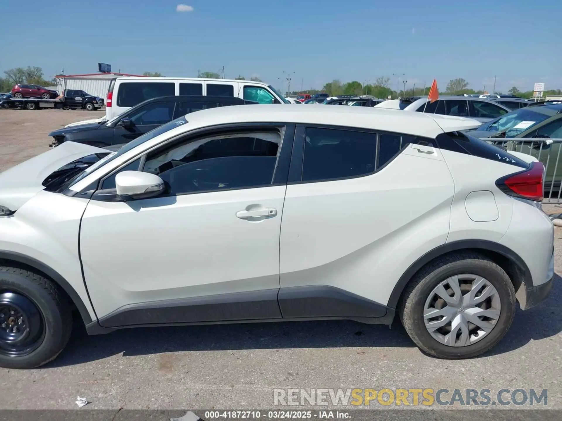 14 Photograph of a damaged car JTNKHMBX8L1070052 TOYOTA C-HR 2020