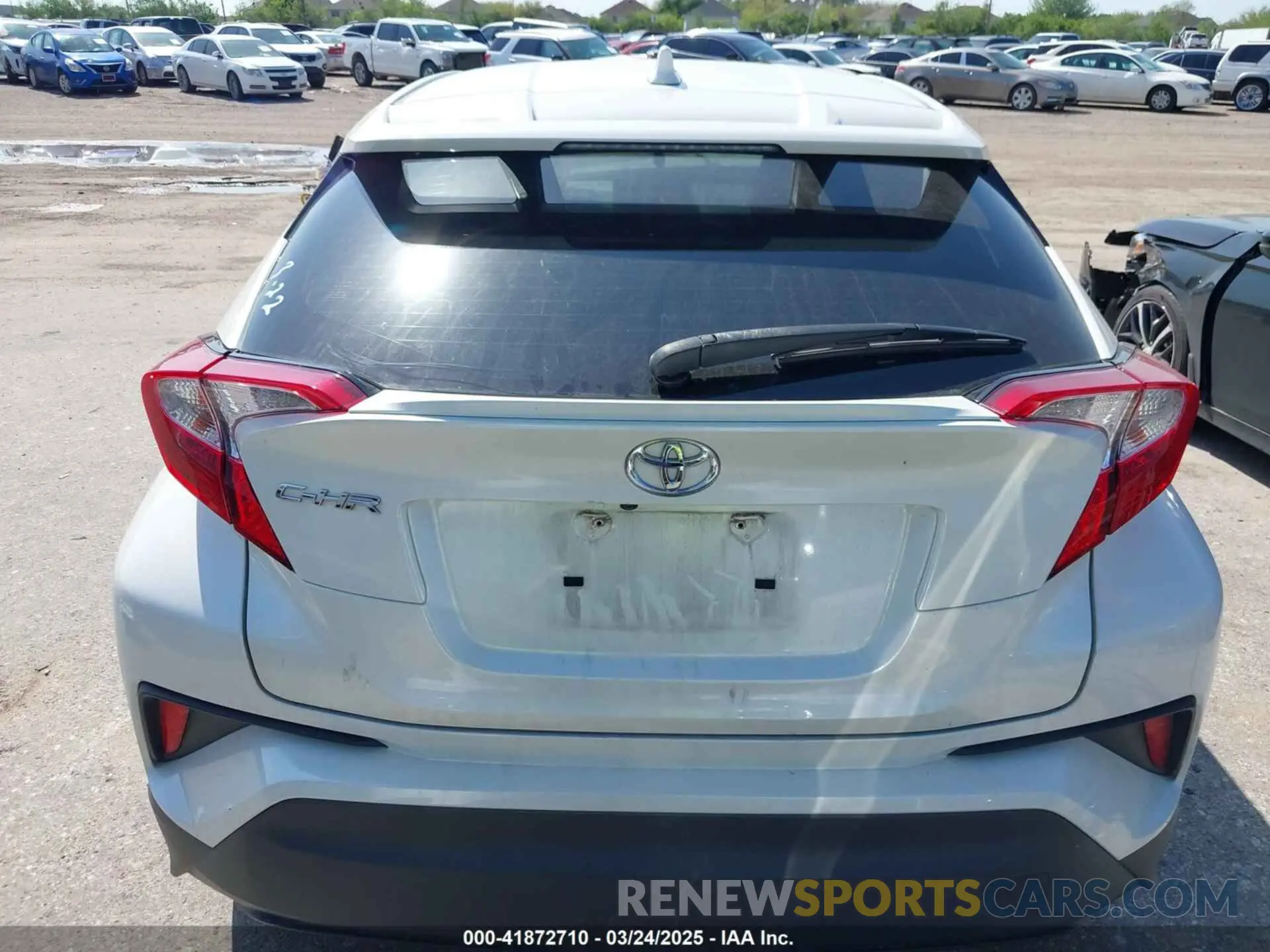 16 Photograph of a damaged car JTNKHMBX8L1070052 TOYOTA C-HR 2020
