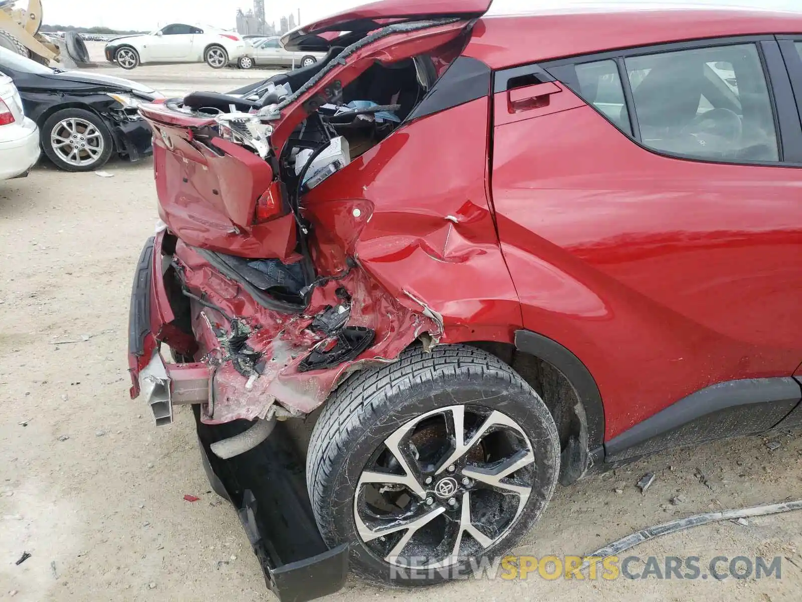 9 Photograph of a damaged car JTNKHMBX8L1075087 TOYOTA C-HR 2020