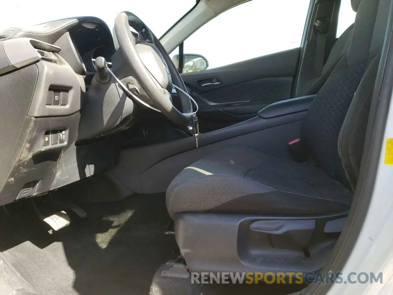 7 Photograph of a damaged car JTNKHMBX8L1084663 TOYOTA C-HR 2020