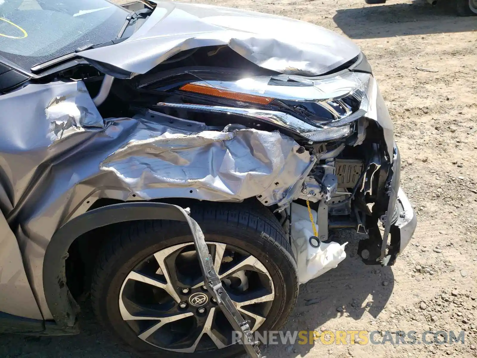 9 Photograph of a damaged car JTNKHMBX8L1091094 TOYOTA C-HR 2020