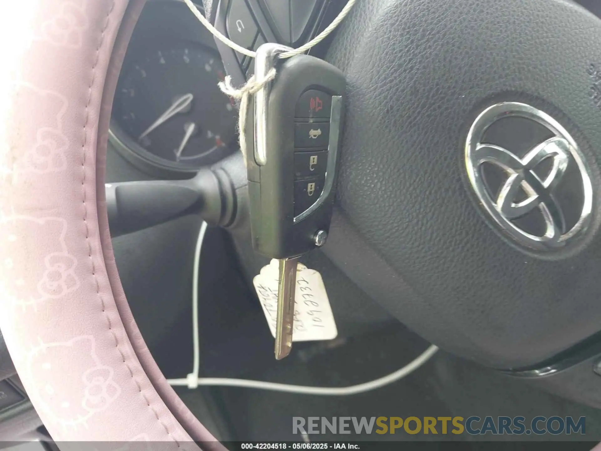 11 Photograph of a damaged car JTNKHMBX8L1092732 TOYOTA C-HR 2020